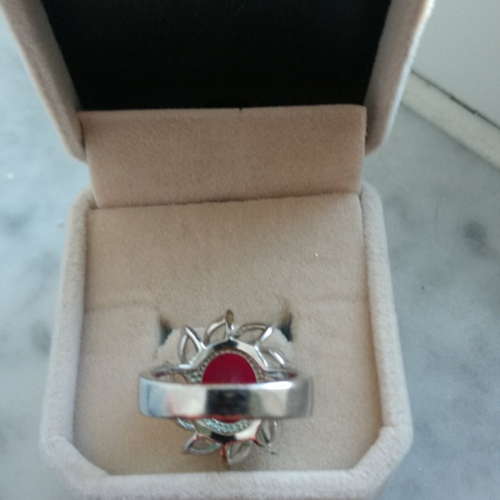Eloquent ruby red ring - Picture 3 of 4